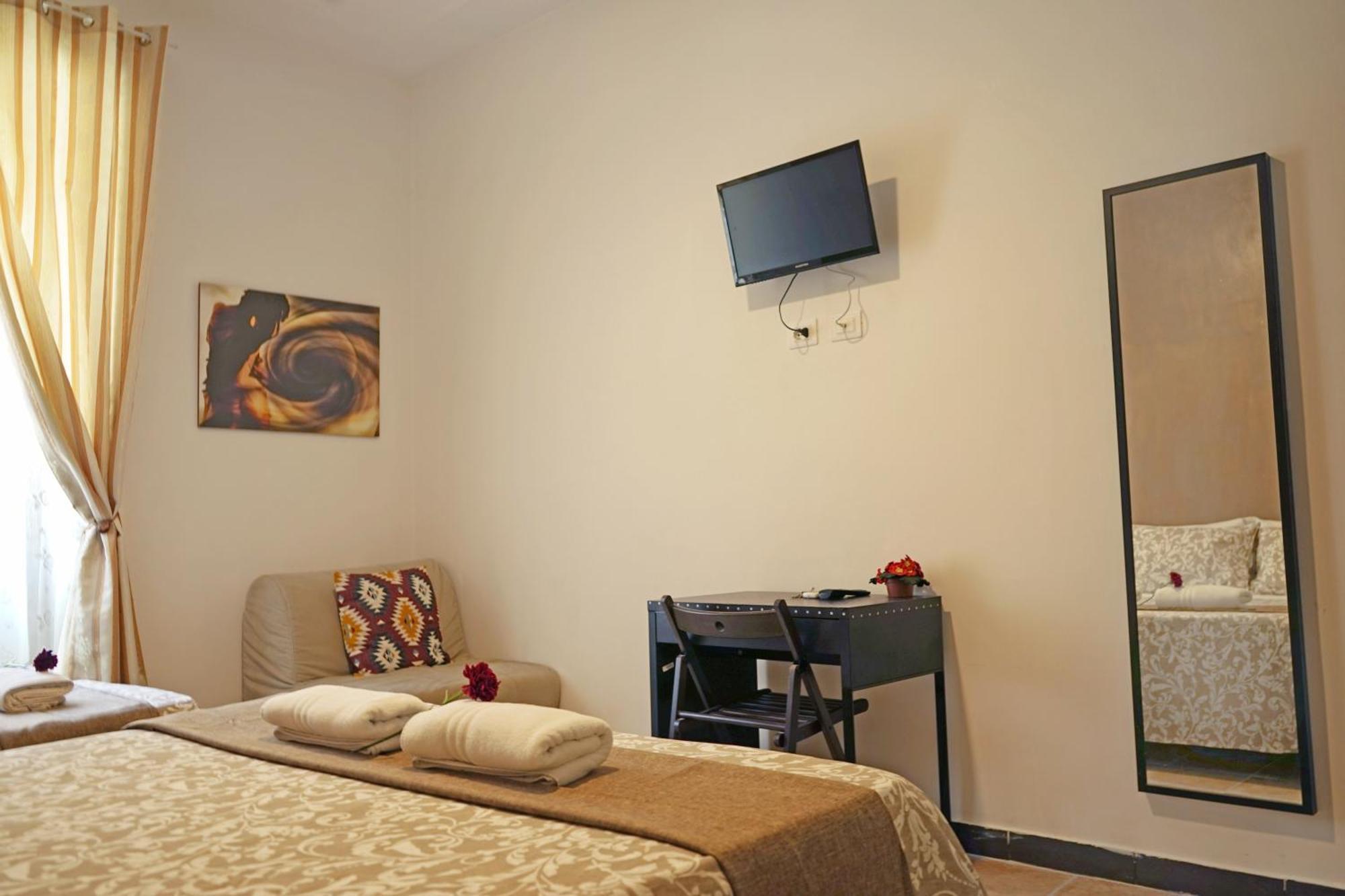 Hosting Flats Guesthouse Рим Екстер'єр фото