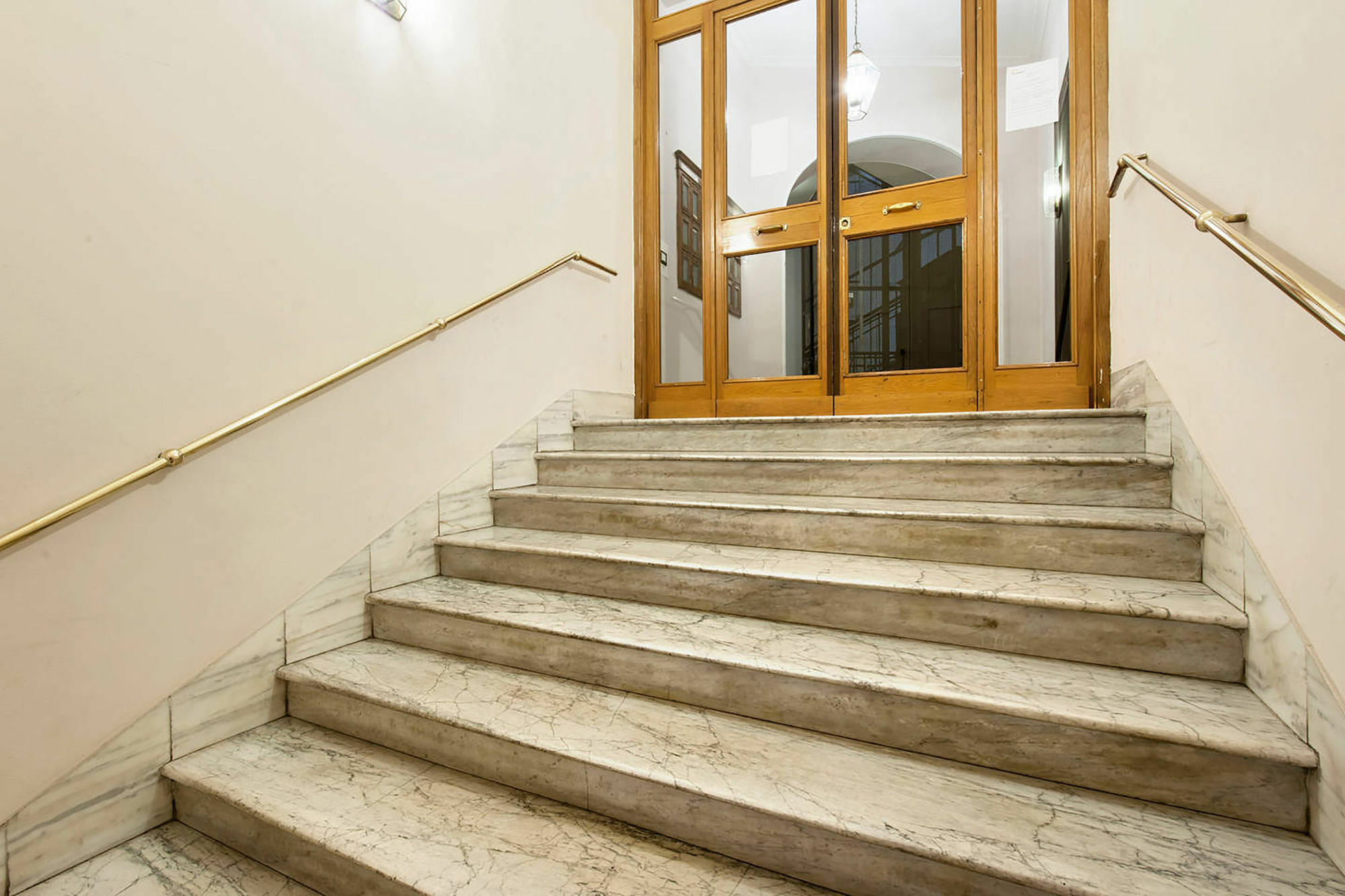 Hosting Flats Guesthouse Рим Екстер'єр фото