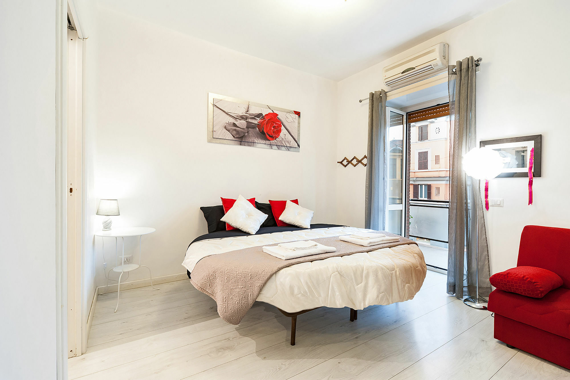 Hosting Flats Guesthouse Рим Екстер'єр фото